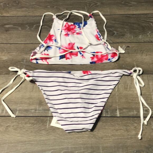 Cupshe Reversible Floral & Stripe 2 pc Bikini NWT - Picture 3 of 6